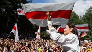 Prezidentská protivníčka Lukašenka opustila Bielorusko. Z obavy o zatknutie ušla do Litvy