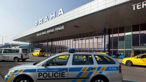 Žena sa na letisku vyhrážala bombou. Terminál museli evakuovať