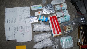 Díler chcel ukryť pervitín, napchal ho do seba a skolaboval