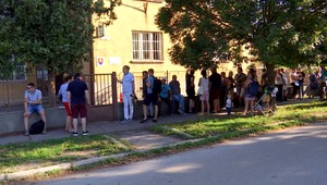 Situácia na cudzineckej polícii v Dunajskej Strede je alarmujúca. Žiadatelia si vymysleli už vlastný systém