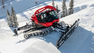 Hazard so životom. Lyžiari chodia v noci na zjazdovky medzi ratraky