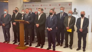 Pellegriniho hlas klesol, na druhom mieste je SaS. Do parlamentu by sa dostalo aj KDH