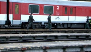 Veronika (15) sa postavila pred prichádzajúci vlak