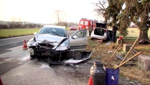 Študent (20) nedal prednosť, jeho spolujazdec sa vážne zranil