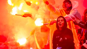 VIDEO: Výtržnosti, bitky i zranenia. Aj takto vyzeral zápas medzi Slovanom a Spartakom