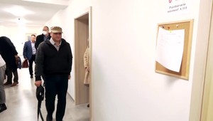 Policajtovi, ktorý smrteľne postrelil tínedžera, dali podmienku