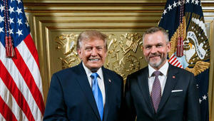 Bola to maketa alebo nie? Fotografie lídrov východnej Európy s Donaldom Trumpom vyvolali otázky