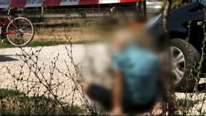 Záchrana dieťaťa z rozpáleného auta. Okno rozbili v poslednej chvíli