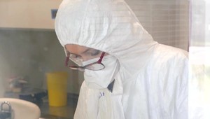 V súvislosti s vojenskými útokmi sa rieši aj otázka bezpečnosti biologických laboratórií