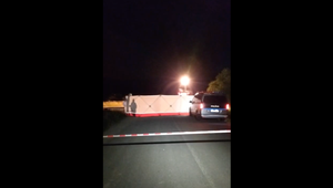 Osobné auto narazilo do betónových panelov. Vodič na mieste podľahol zraneniam