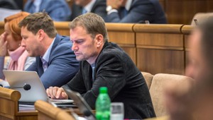 Polícia chce od strán sumár inzercie u Matoviča