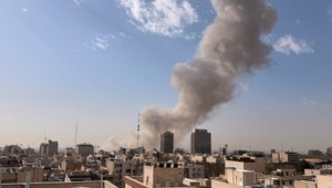 ONLINE: Izrael zaútočili na Irán spolu s USA. Približný počet obetí je 200