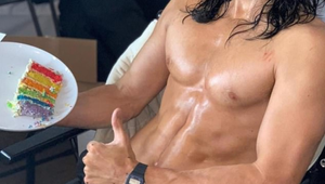 Najsexi 50-tnik? Narodeniny oslávil hore bez a na tvári nemá ani jedinú vrásku!