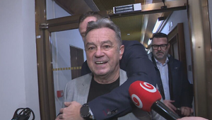 Exkluzívne video: Pročko a Vlček demonštrujú fyzickú potýčku v parlamente