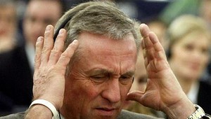 Topolánek dostal na kúpalisku kameňom do hlavy