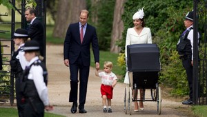 Pred Kensingtonským palácom sa upálil muž! William s rodinou doma neboli