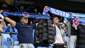 Na Tehelnom poli sa proti sebe postavili dvaja rivali. Situáciu kontroluje polícia