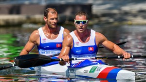 Športovcom chcú zaviesť mikročipy proti dopingu. Tí sa búria, že nie sú zvieratá