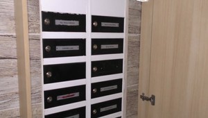 Rodina roky terorizuje ostatných susedov. Zúfalí vlastníci bytov sa obracajú na políciu