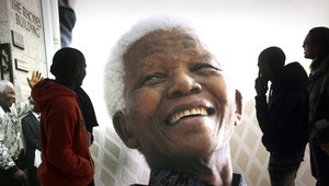 Zomrel bývalý juhoafrický prezident Nelson Mandela (†95)