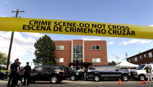 Byt strelca z Denveru bol plný výbušnín, odpálili ich