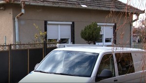 Vošiel do domu a mačetou mal brutálne napadnúť dve ženy. Polícia na výsluch predviedla niekoľko osôb