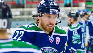 Trafil do čierneho! Kašpar hodil po rozhodcovi hokejku