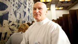 Lekári vydieraním dosiahli vyššie platy, poslanci ustúpili