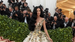 Toto je speváčka s najdokonalejšou róbou na MET gala! Akurát tam v skutočnosti vôbec NEBOLA!