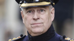 Princ Andrew sa po rozhovore o sexuálnom škandále VZDAL!