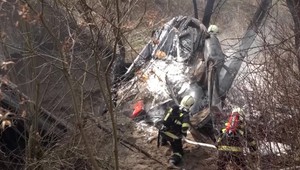 Na východe sa zrútil kamión z mosta. Okamžite začal horieť