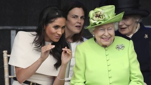 Kráľovná neznáša cesnak, Meghan ho miluje. Nesmie ho ale jesť