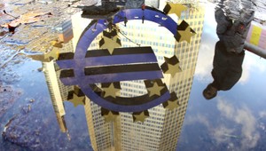 Slováci zdvihli ruku za euro. Niektorí ale aj po 10 rokoch vyjadrili odpor