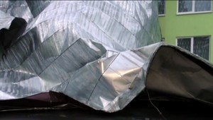 Silná búrka zhodila strechu, v obci vyhlásili mimoriadny stav