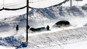 Extrém v Japonsku. Sneh zavalil autá, 9 mŕtvych!