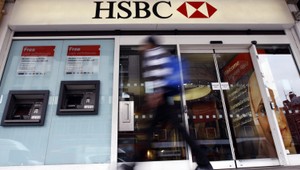 Švajčiarska pobočka banky HSBC pomáhala bohatým vyhnúť sa daniam