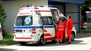 V  aute mu mohla zomrieť dcérka. Polícia a záchranca sa vďaky nedočkali, namiesto toho si vypočuli výčitky