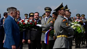 Na Bradle si pripomenuli Štefánika. Pri niektorých rečníkoch diváci pískali