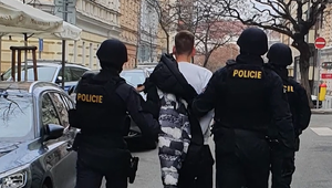 Pozor na zoznamky: Tinder podvodník terorizoval dievča, zasiahnuť musela polícia