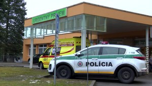 Prípad dievčaťa, ktoré dobodalo vlastnú matku, vyšetrujú ako pokus o vraždu