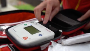 Defibrilátory zachraňujú životy. Viete ich použiť aj vy?