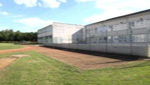 Žiačku na olympiáde trafili trojkilovou guľou. Pedagógovia jej zranenie ignorovali