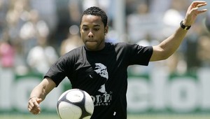 Robinho absolvoval gólový debut za Santos, skóroval pätičkou