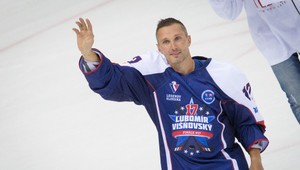 Zbohom hokejka. Ľubo Višňovský kariéru ukončil oslavou