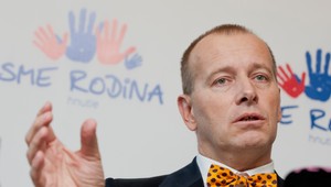 Proti reformám, prefackanie ex, písanie si s tínedžerkou, plagiát diplomovky, toto všetko sa spájalo s lídrom Sme rodina