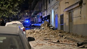 Zemetrasenie neďaleko Neapolu spôsobilo škody a výpadky prúdu