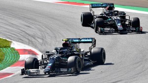 Mercedes zverejnil meno jedného zo svojich pilotov pre budúcu sezónu