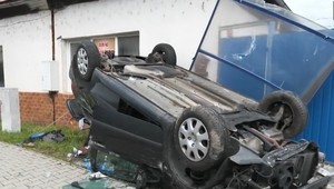 Únava ho takmer pripravila o život: Vodič zdemoloval autobusovú zastávku