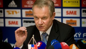 Laurinec tu nie je nato, aby ťahal gaštany z ohňa