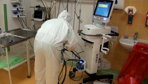 Nemocnice to personálne zvládajú už s odretými ušami. Lekári žiadajú, aby sa Slováci dali zaočkovať